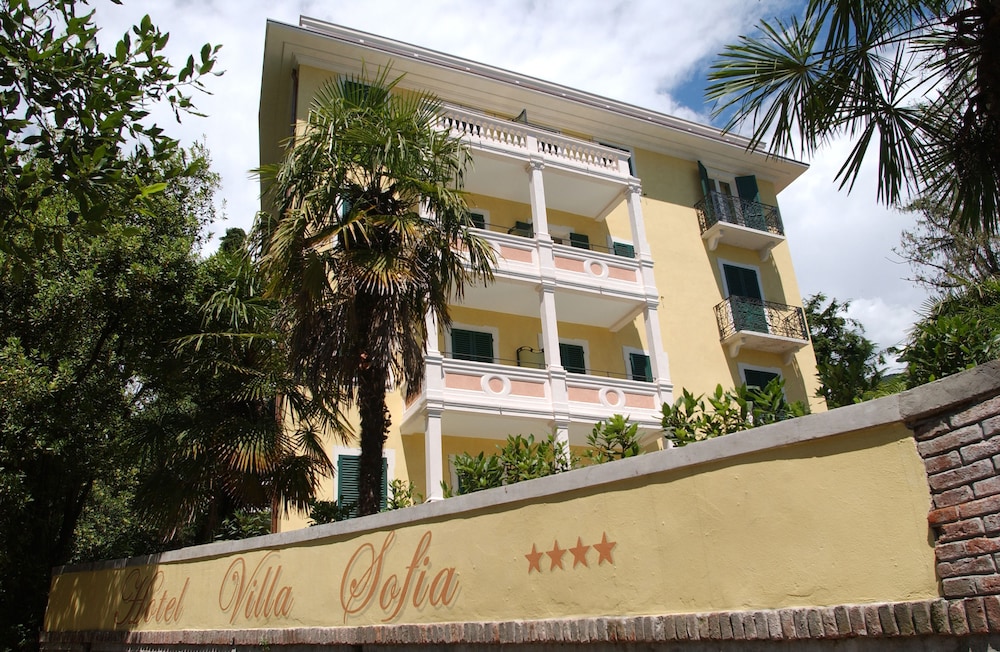 Hotel Villa Sofia — Hotel building in Gardone Riviera, Lombardy