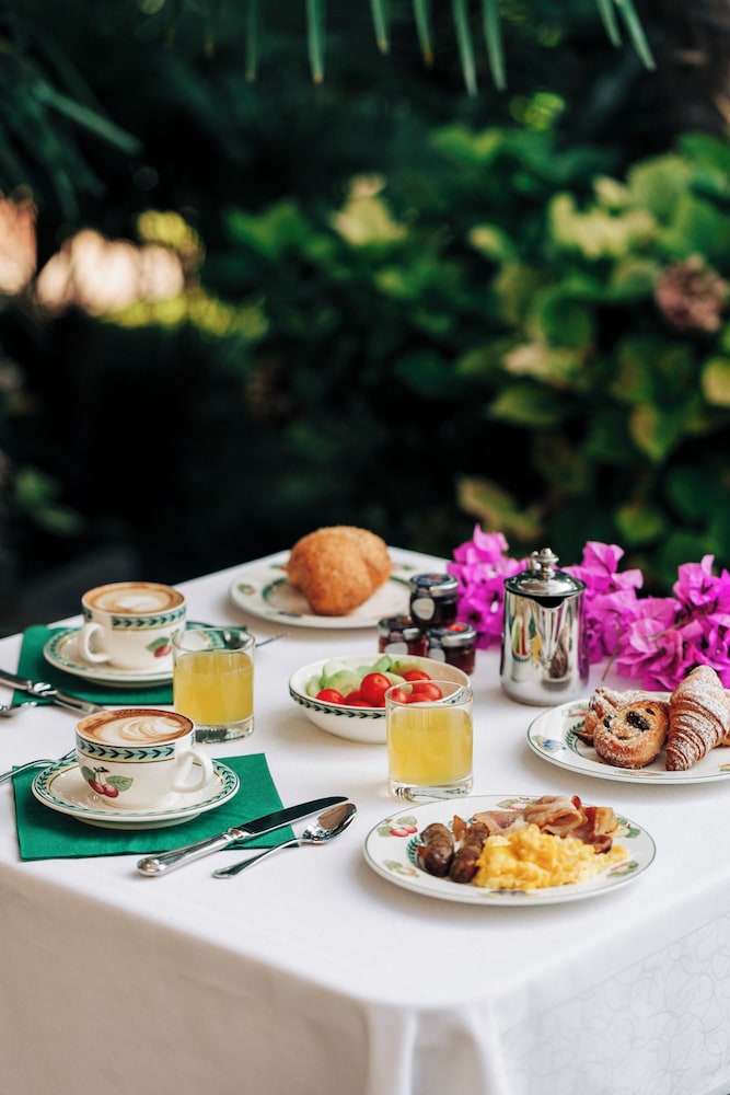Hotel Villa Sofia — Restaurant & bars in Gardone Riviera, Lombardy