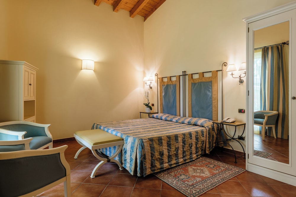 Hotel Villa Sofia — Hotel rooms in Gardone Riviera, Lombardy