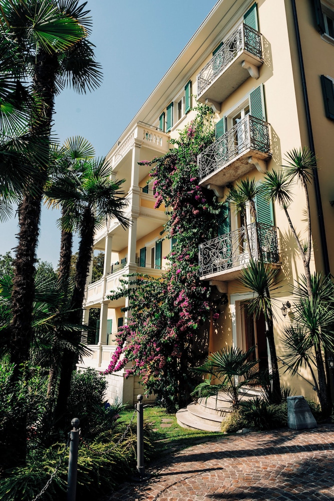 Hotel Villa Sofia — Hotel building in Gardone Riviera, Lombardy