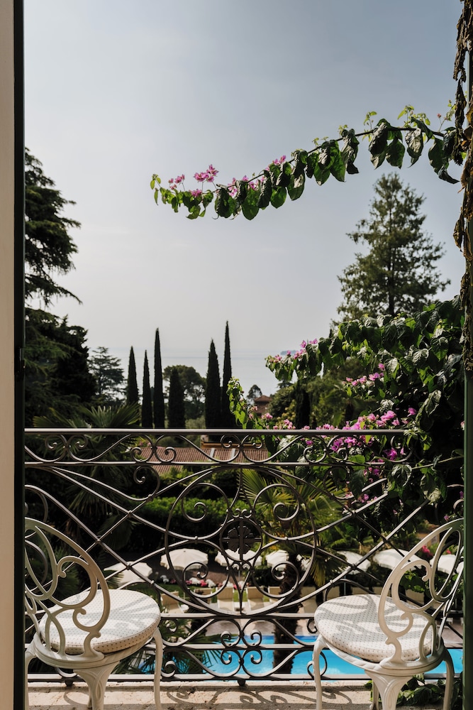 Hotel Villa Sofia — Hotel building in Gardone Riviera, Lombardy