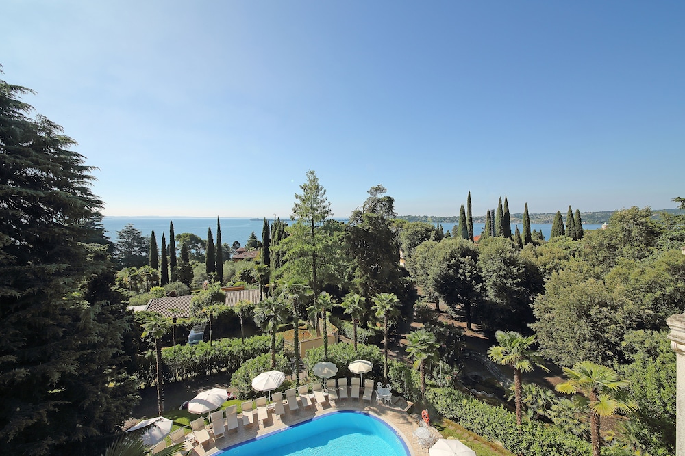 Hotel Villa Sofia — Swimming pool in Gardone Riviera, Lombardy