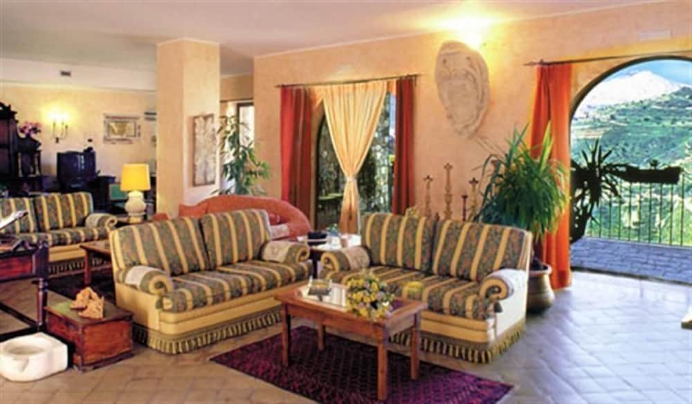 Hotel Villa Sonia — Hotel rooms in Castelmola, Sicily