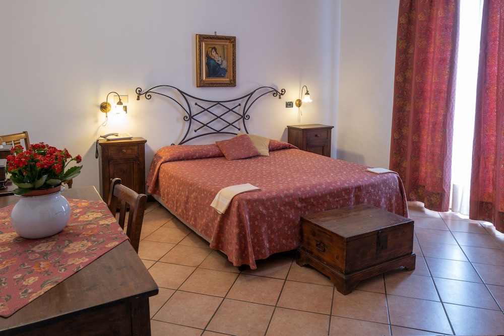 Hotel Villa Sonia — Hotel rooms in Castelmola, Sicily
