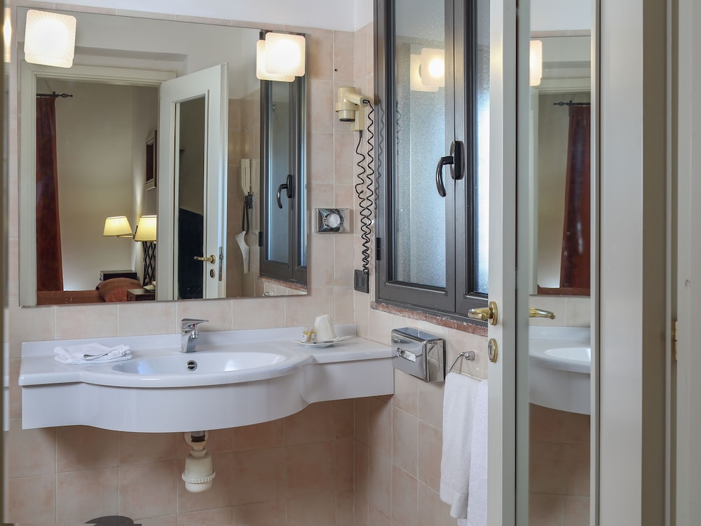 Hotel Villa Sonia — Hotel rooms in Castelmola, Sicily