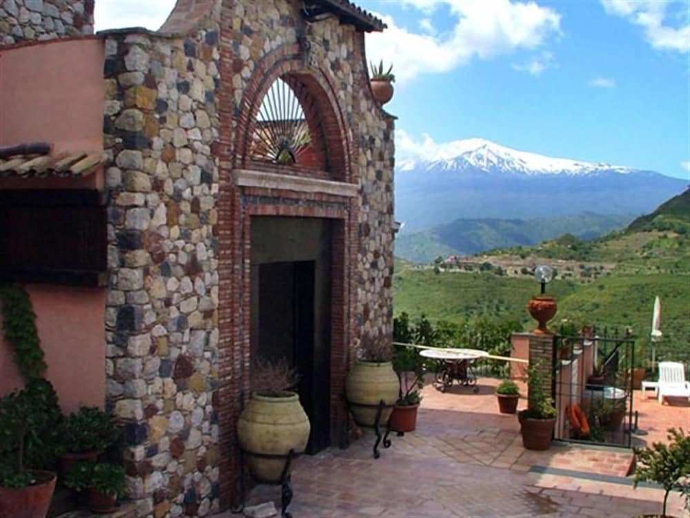 Hotel Villa Sonia — Hotel building in Castelmola, Sicily