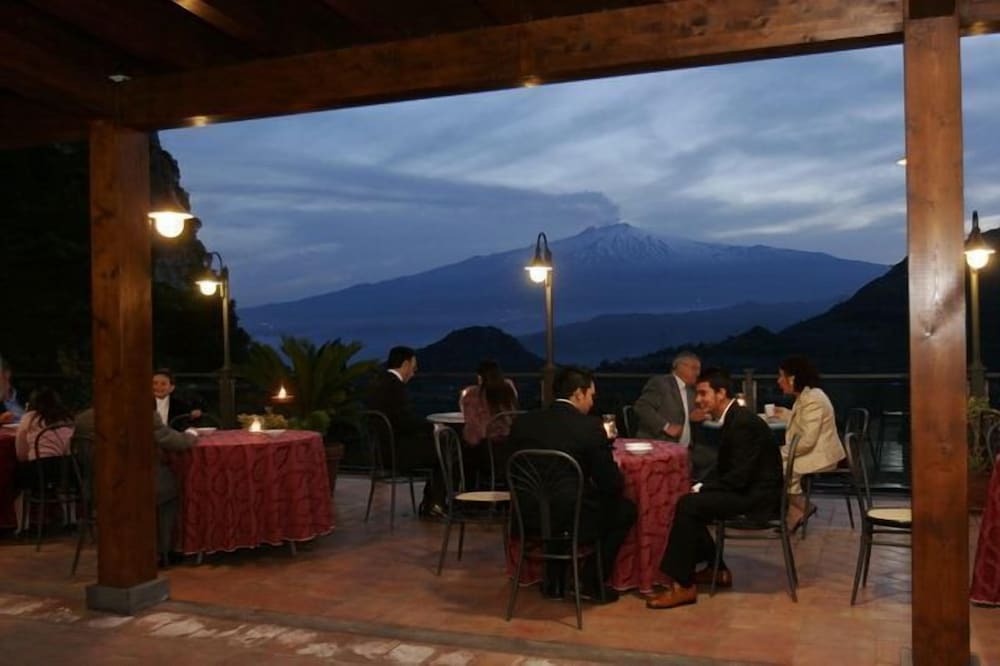Hotel Villa Sonia — Restaurant & bars in Castelmola, Sicily