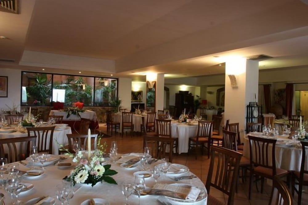 Hotel Villa Sonia — Restaurant & bars in Castelmola, Sicily