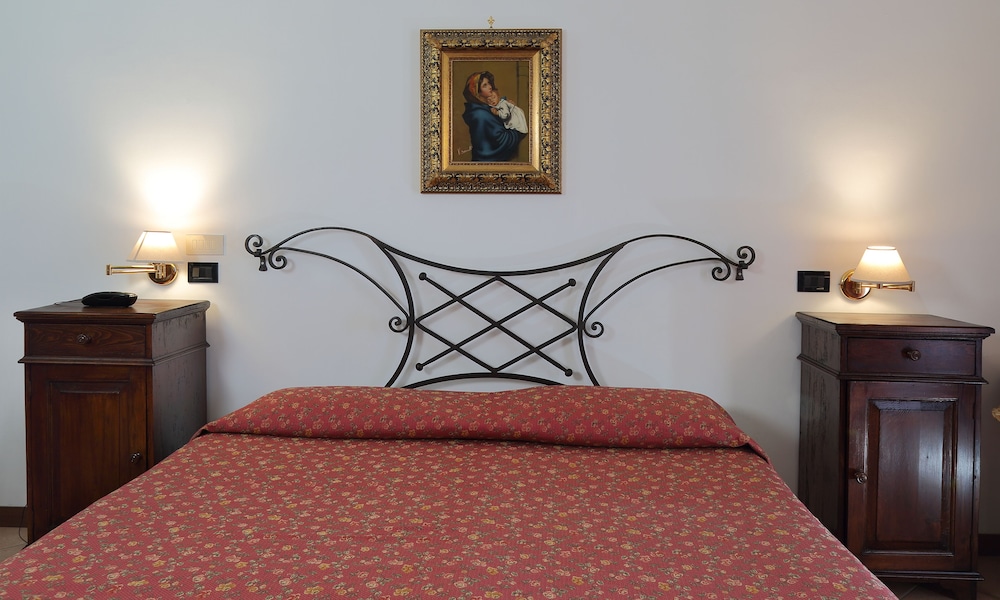 Hotel Villa Sonia — Hotel rooms in Castelmola, Sicily