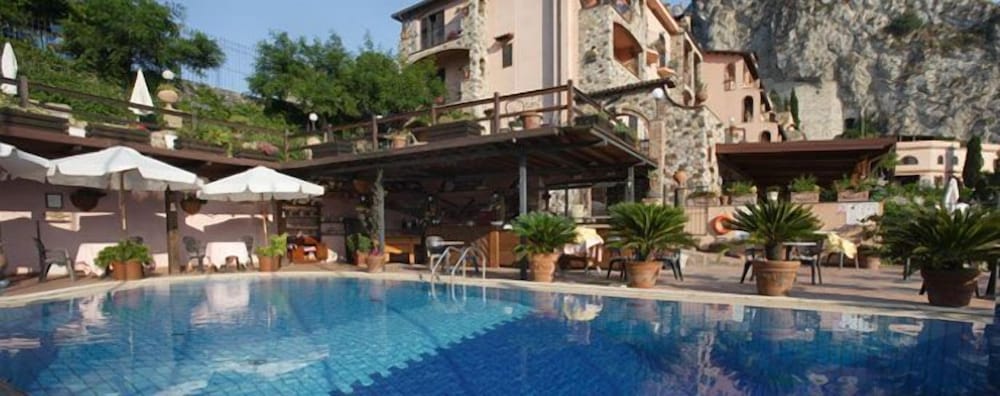 Hotel Villa Sonia — Swimming pool in Castelmola, Sicily