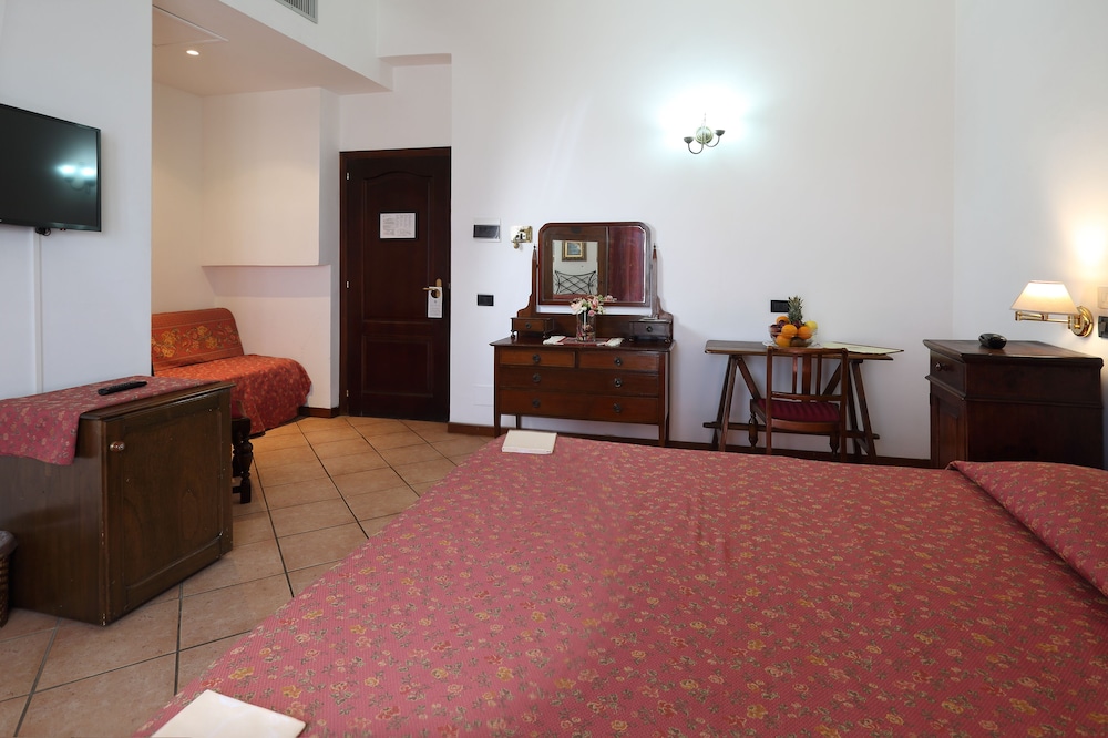 Hotel Villa Sonia — Hotel rooms in Castelmola, Sicily