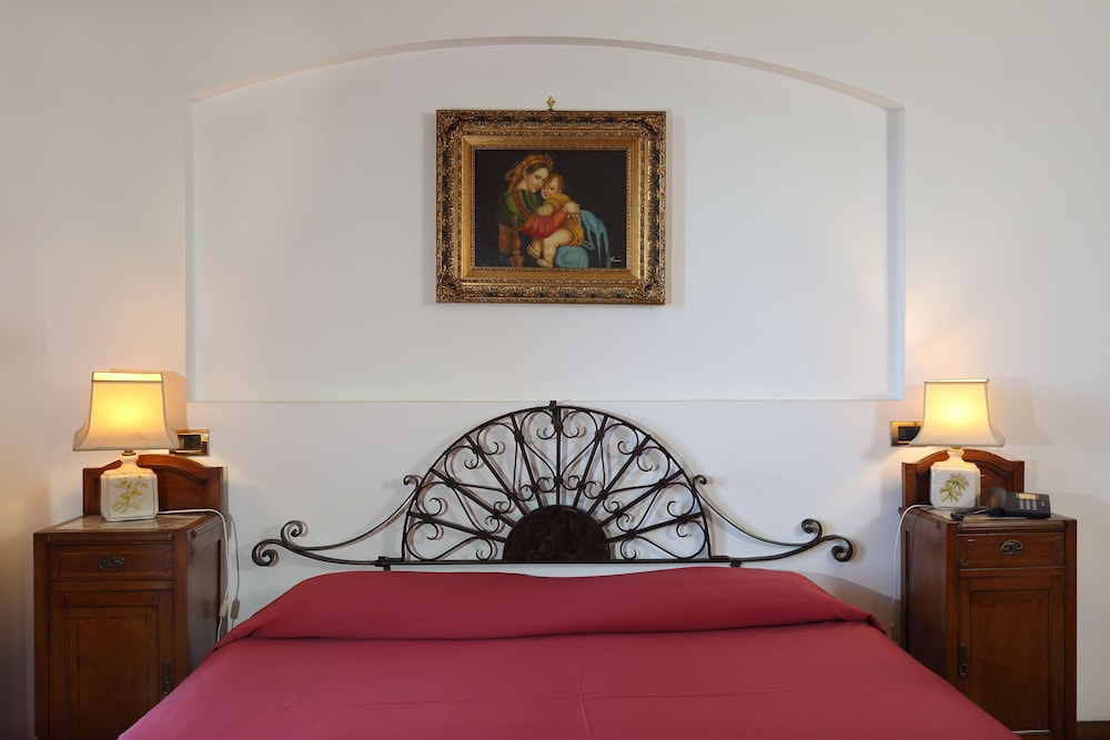 Hotel Villa Sonia — Hotel rooms in Castelmola, Sicily