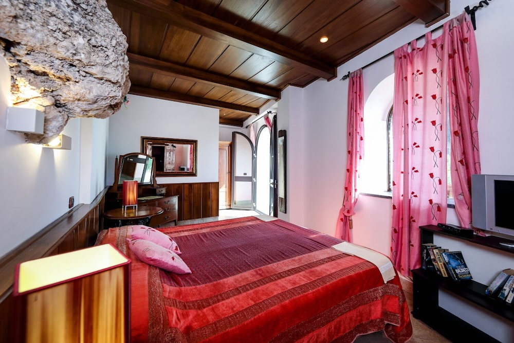 Hotel Villa Sonia — Hotel rooms in Castelmola, Sicily
