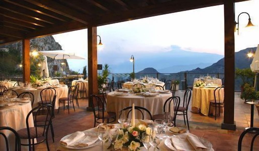 Hotel Villa Sonia — Restaurant & bars in Castelmola, Sicily