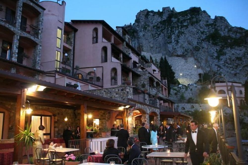 Hotel Villa Sonia — Restaurant & bars in Castelmola, Sicily