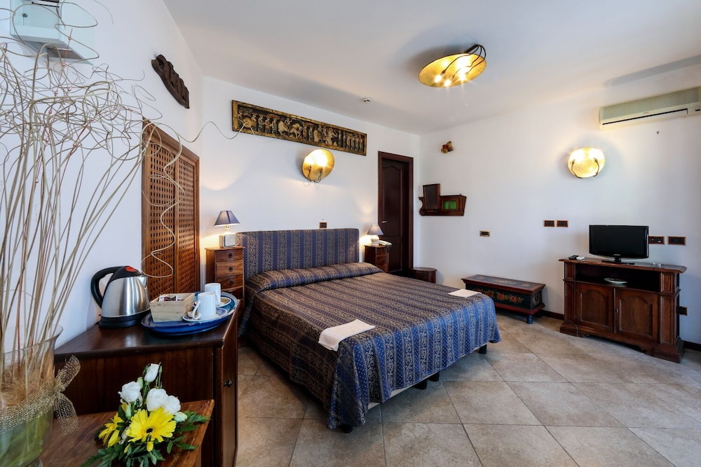 Hotel Villa Sonia — Hotel rooms in Castelmola, Sicily