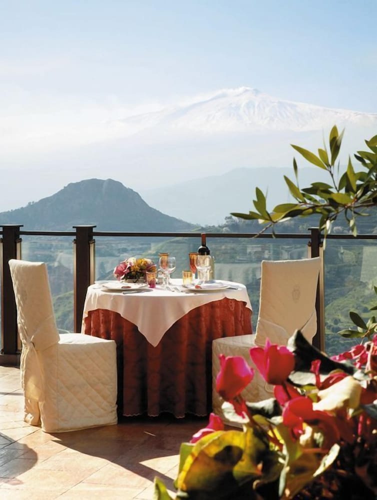 Hotel Villa Sonia — Restaurant & bars in Castelmola, Sicily