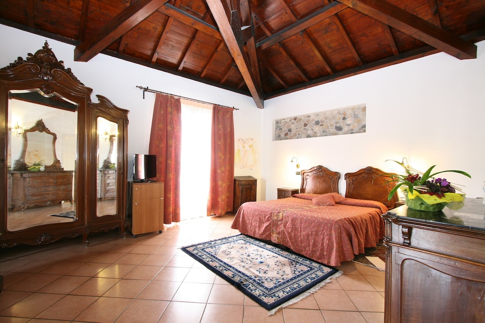Hotel Villa Sonia — Hotel rooms in Castelmola, Sicily