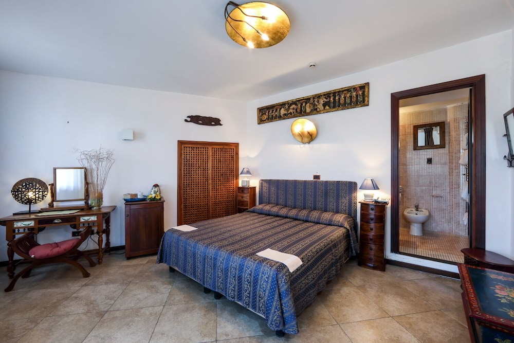 Hotel Villa Sonia — Hotel rooms in Castelmola, Sicily
