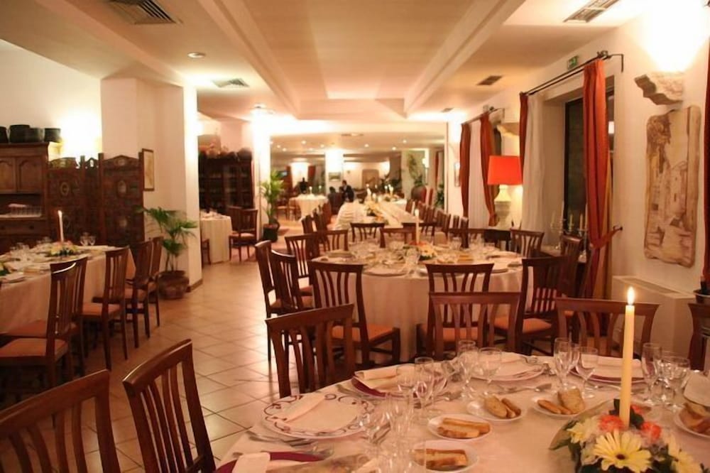Hotel Villa Sonia — Restaurant & bars in Castelmola, Sicily