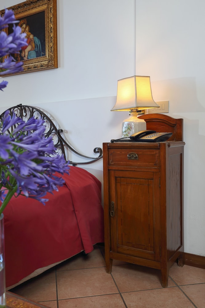 Hotel Villa Sonia — Hotel rooms in Castelmola, Sicily