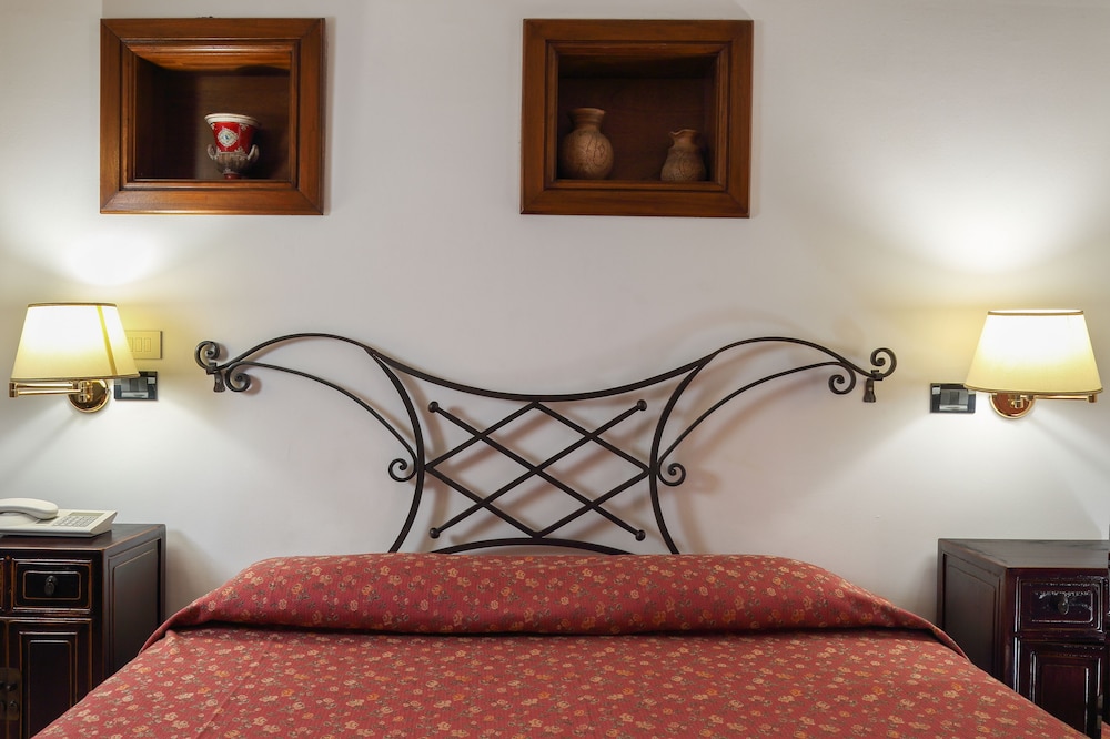 Hotel Villa Sonia — Hotel rooms in Castelmola, Sicily