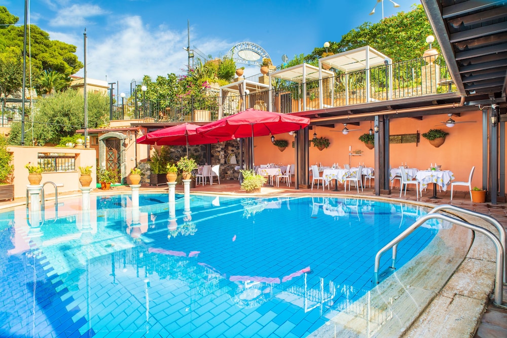 Hotel Villa Sonia — Swimming pool in Castelmola, Sicily