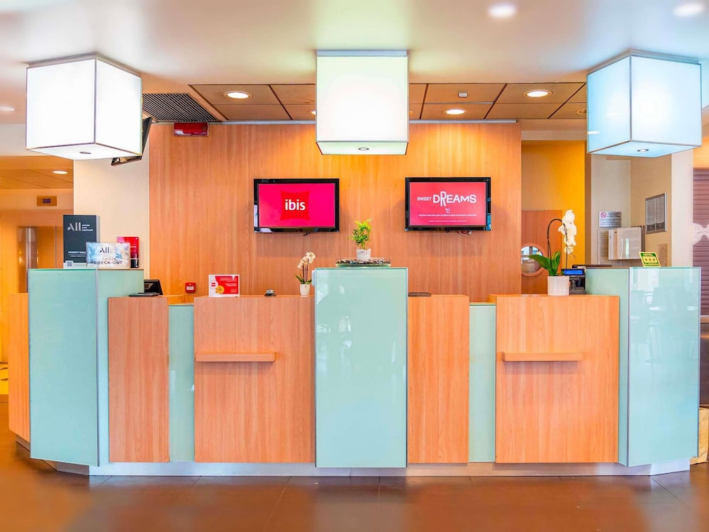 ibis Como — Hotel building in Grandate, Lombardy