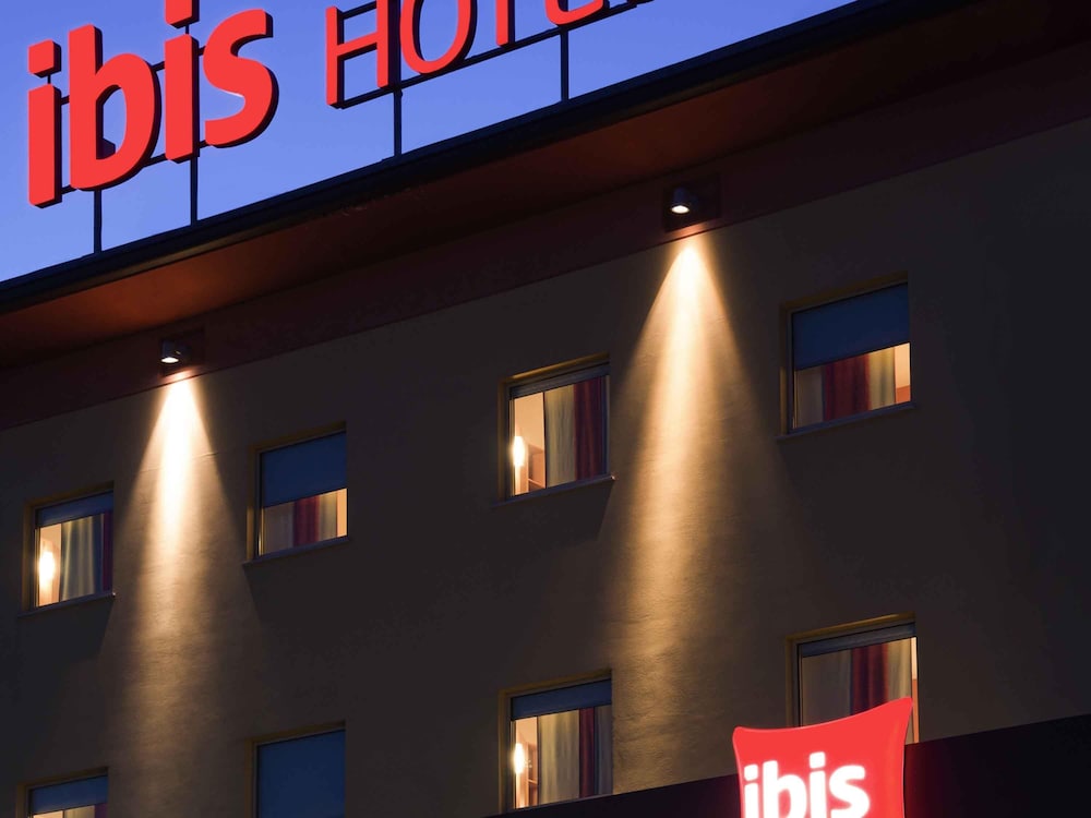 ibis Como — Hotel building in Grandate, Lombardy