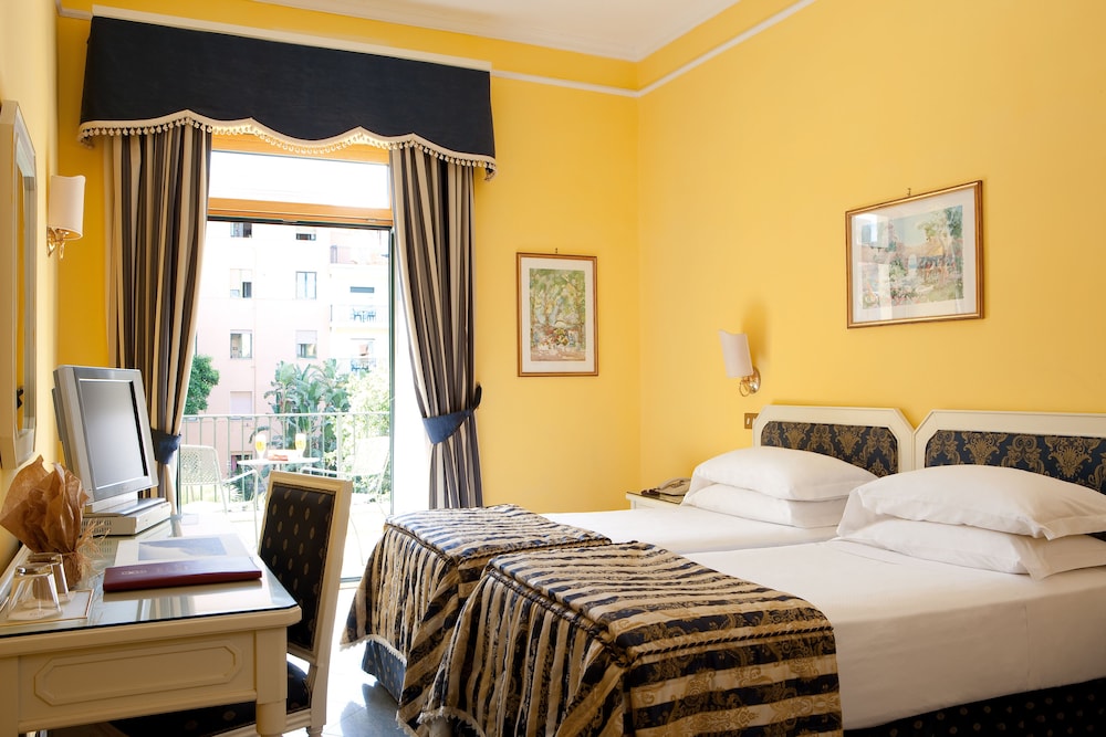 Imperial Hotel Tramontano — Hotel rooms in Sorrento, Campania