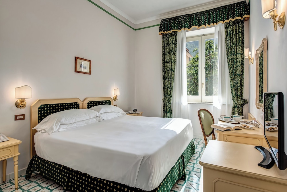 Imperial Hotel Tramontano — Hotel rooms in Sorrento, Campania
