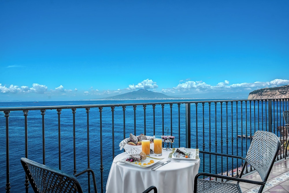 Imperial Hotel Tramontano — Restaurant & bars in Sorrento, Campania