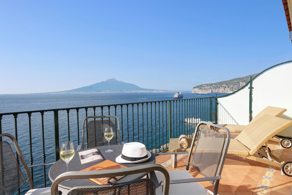 Imperial Hotel Tramontano — Hotel rooms in Sorrento, Campania