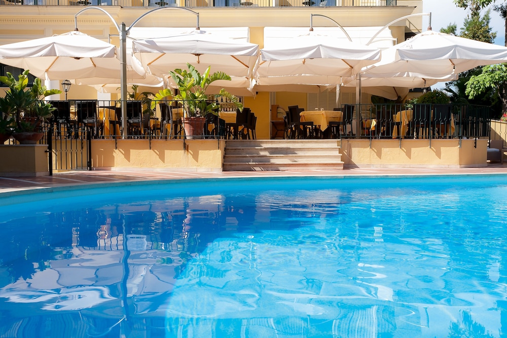 Imperial Hotel Tramontano — Swimming pool in Sorrento, Campania