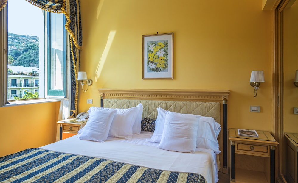 Imperial Hotel Tramontano — Hotel rooms in Sorrento, Campania