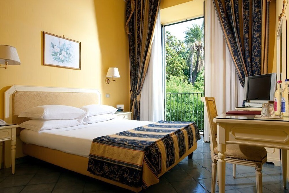 Imperial Hotel Tramontano — Hotel rooms in Sorrento, Campania