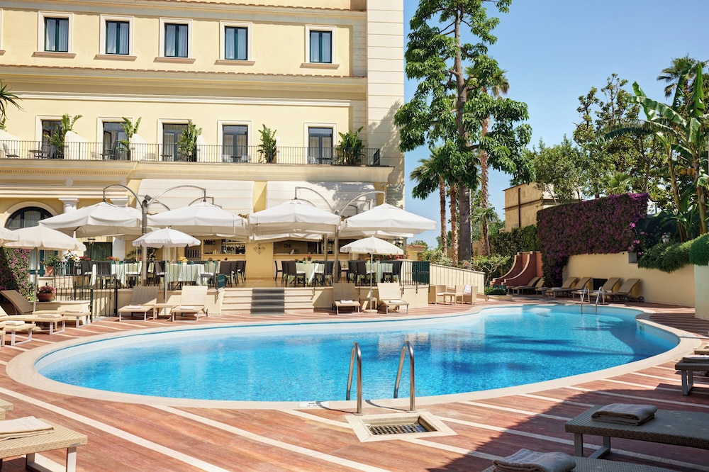 Imperial Hotel Tramontano — Swimming pool in Sorrento, Campania
