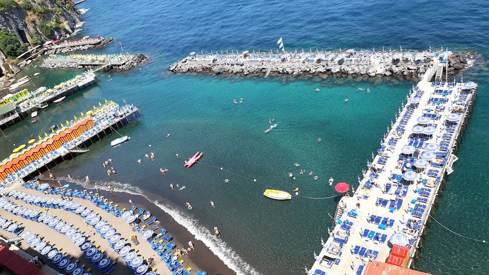 Imperial Hotel Tramontano — Beach in Sorrento, Campania