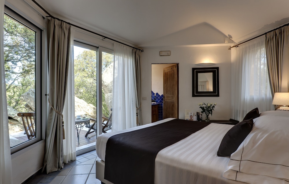 L'Ea Bianca Luxury Resort — Hotel rooms in Arzachena, Sardinia