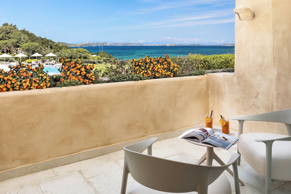 L'Ea Bianca Luxury Resort — Hotel rooms in Arzachena, Sardinia