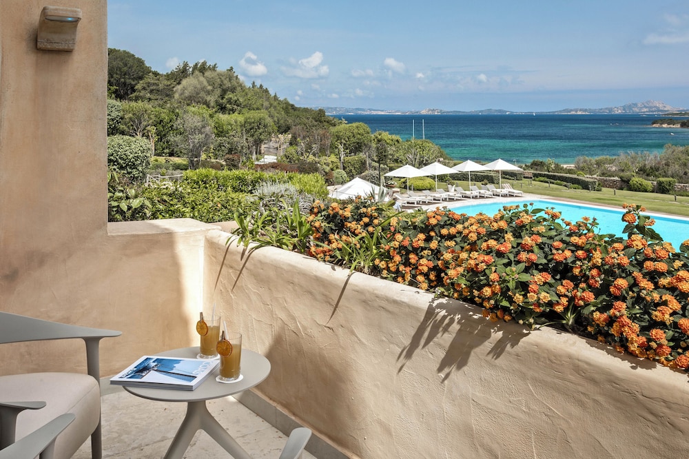 L'Ea Bianca Luxury Resort — Swimming pool in Arzachena, Sardinia