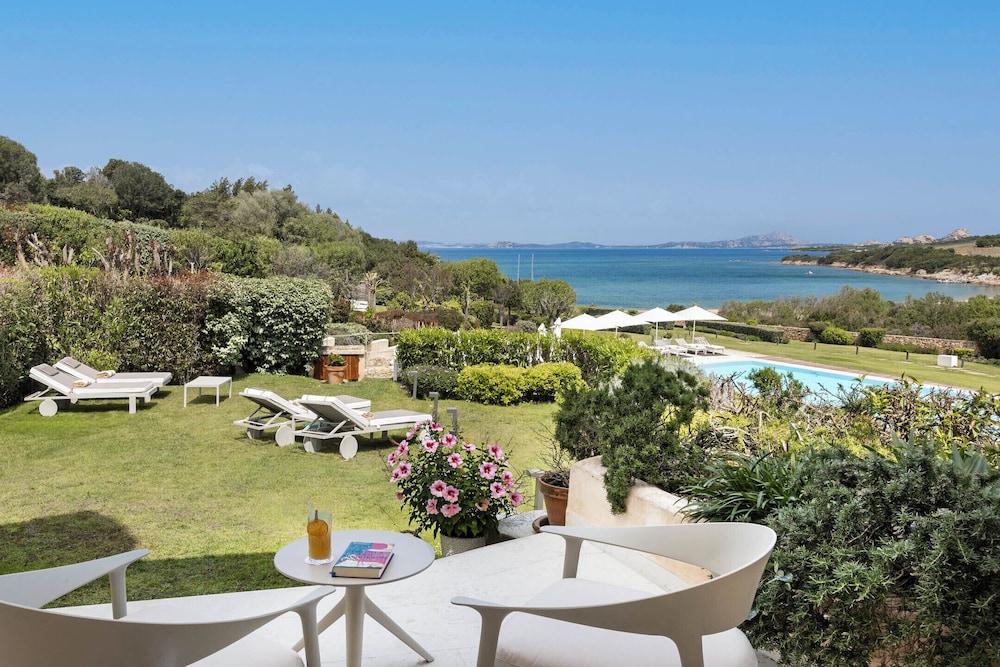 L'Ea Bianca Luxury Resort — Swimming pool in Arzachena, Sardinia
