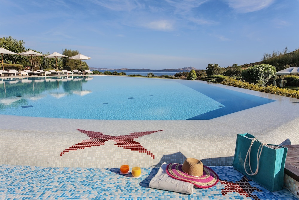 L'Ea Bianca Luxury Resort — Swimming pool in Arzachena, Sardinia