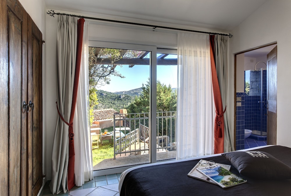 L'Ea Bianca Luxury Resort — Hotel rooms in Arzachena, Sardinia
