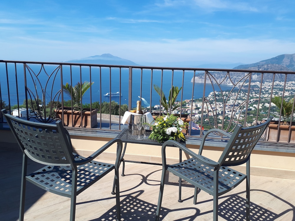La Vue D'Or — Hotel rooms in Sorrento, Campania
