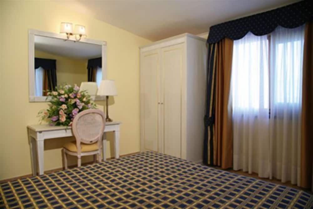 La Vue D'Or — Hotel rooms in Sorrento, Campania