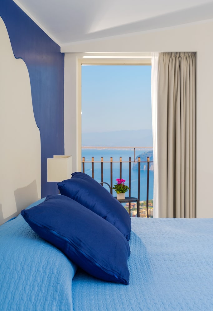 La Vue D'Or — Hotel rooms in Sorrento, Campania