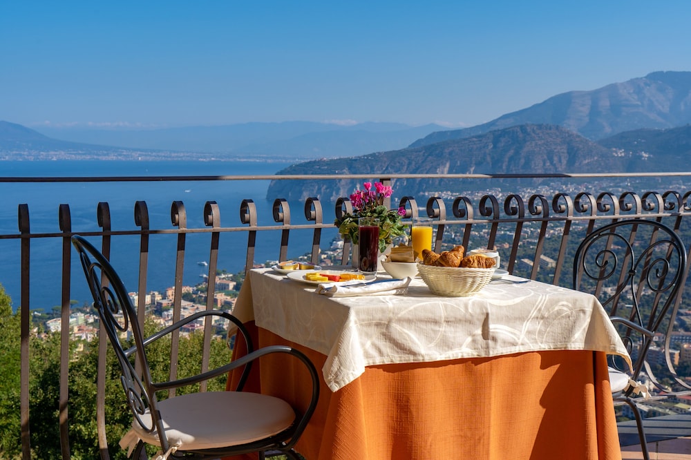 La Vue D'Or — Restaurant & bars in Sorrento, Campania