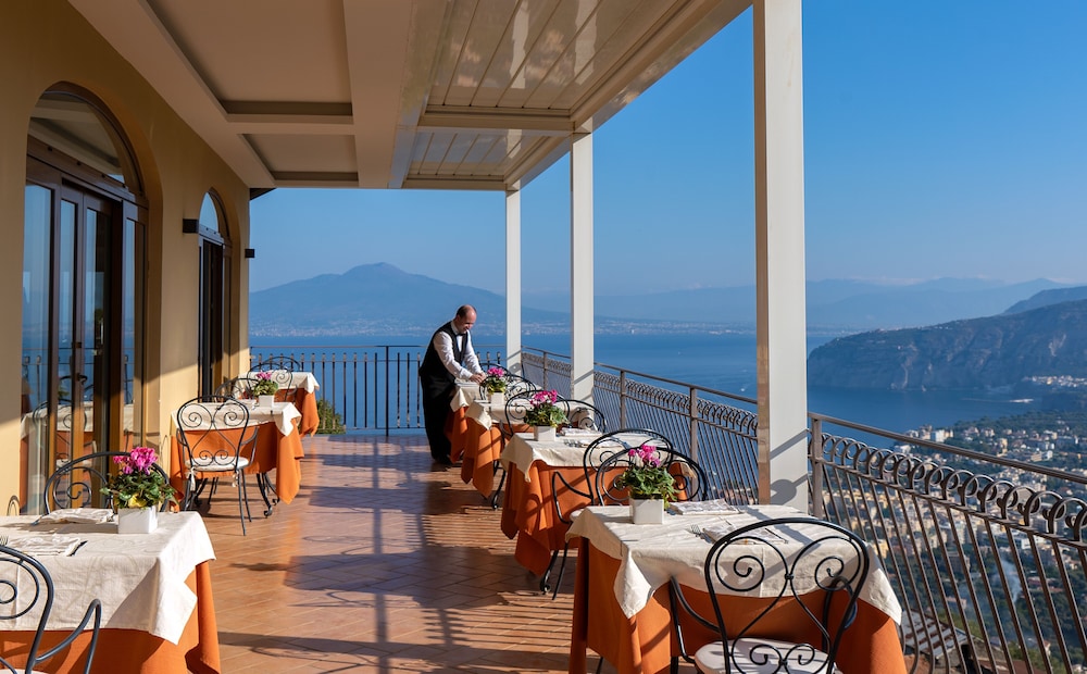 La Vue D'Or — Restaurant & bars in Sorrento, Campania