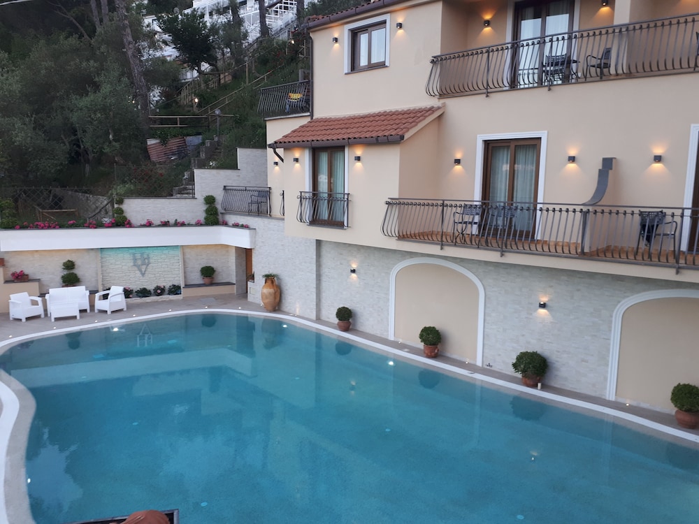 La Vue D'Or — Swimming pool in Sorrento, Campania